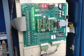 电梯故障，恢复及排除故障。