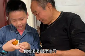儿子读寄宿学校，放假回家的第一天，一家人在一起平平淡淡的幸福