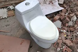 马桶堵为什么很难疏通？砸开一个让大家一探究竟，马桶内部结构视频封面