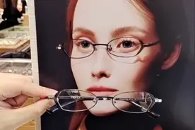 宝姿PORTS专业为女士设计特别显脸瘦修脸型、佩戴舒适度高的镜架视频封面