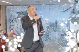儿子婚礼现场，老爸高歌一曲轰动全场视频封面