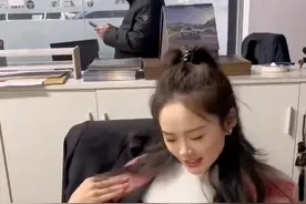 “老公不在家，自己一个人偷吃布洛芬” 顶级诱惑，强！推！！！视频封面