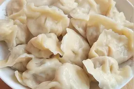 胡萝卜素馅饺子，学会这样调馅，不放鸡蛋不放肉，馅香真好吃视频封面
