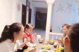 敏子今天做了什么饭，一家人反应激烈，吃起来却毫不含糊视频封面