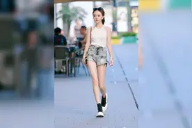 你们要的大长腿美女上线了！艾特你的兄弟们一起来围观吧！视频封面