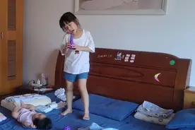 很多人不理解，即没人帮忙带，还坚持生二胎为了啥，这就是答案吧视频封面
