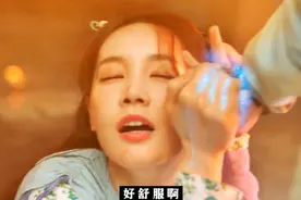 女人在生死存亡之际，还不忘占男人便宜，笑死我了。