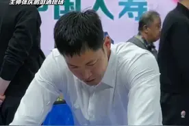 早日康复！天津队外援詹姆斯受伤，主帅张庆鹏泪洒现场视频封面
