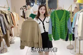 秋季新款外套穿搭，咖色短风衣搭配牛仔裤，时尚显白还减龄！视频封面
