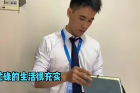 夫妻俩工作后生活很充实，一个比一个忙，回家后一起分享工作日常