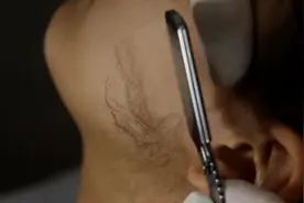 老外毛发果然旺盛，沉浸式观看老外刮脸毛，好解压视频封面