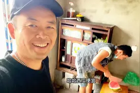 老弟收拾房子了，过来看看能帮上忙不，结果小活不用等大活在伸手视频封面