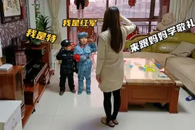 宝妈给儿子买了红军衣服，穿上孩子懂事听话了，走出去大家很羡慕