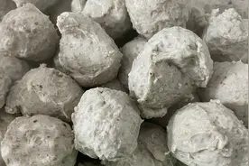 潮汕猪肉粗丸汤，食在广州味在潮汕，忙活三小时只为这碗汤真鲜香视频封面