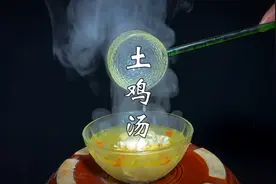 炖鸡汤不加一滴水，这种鸡汤做法味道鲜美营养高，妈妈们快学起来视频封面