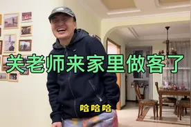 好邻居关老师来家里坐坐，聊聊近况，小萌怀孕了，关老师快当爹了视频封面