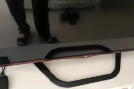 维修LG液晶电视，电源指示灯亮开不了机，黑屏没任何反应。视频封面