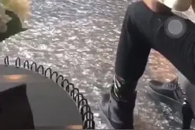 吴亦凡这个视频的眼神和动作说明了什么 欢迎大家评论图片