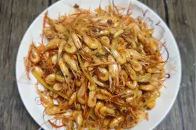 小河虾这样做太好吃了，不油炸更健康，鲜香入味，一盘不够吃！