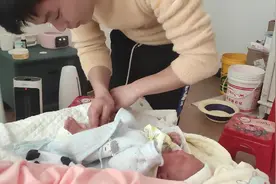 新手老爸的换尿布之旅！（老爸换了多久，宝宝就哭了多久）视频封面
