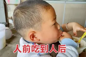 1岁开始就不让别人喂饭，每次吃完都有点惨不忍睹，喜欢吃肉肉视频封面