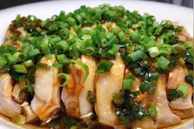 厨师长教你葱油鸡的家常做法，步骤详细，鲜嫩多汁下酒又下饭视频封面