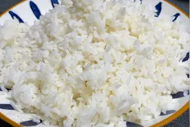 过夜的米饭要不要吃？好多人都搞错了，看完叮嘱家里人，涨知识了视频封面