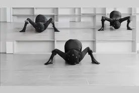 深圳某公寓惊现巨型黑蜘蛛，体型硕大，胆小勿入！！视频封面