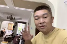 佳美买了几个西安口味的凉皮，西安口味我还吃不惯，自己再加点料