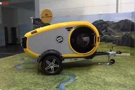 只有500kg重的迷你拖挂房车，家用轿车就能轻松拖走，还有大天窗视频封面