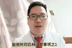 阿司匹林肠溶片要在餐前30-60分钟空腹服用，单次漏服影响不大