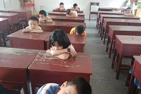一年级孩子午睡睡不着，宁愿读书也不想睡觉。视频封面