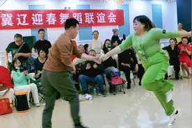 你见过200斤的大胖子跳起舞来身轻如燕吗？今天就让你见到了！视频封面