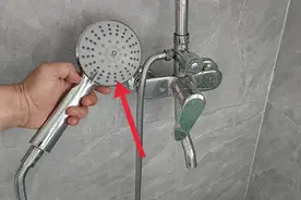 今天才知道，热水器花洒喷头出水小不出水，这几个小方法就搞定视频封面