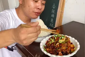 2只腊兔子腿，做道香辣辣的下饭菜，够辣够味，米饭遭殃了视频封面