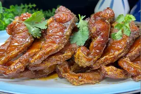 快过年了，大厨教你年夜饭必备菜熏鱼做法，骨酥肉烂不腥，太香了视频封面