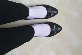 职业高跟鞋+白色袜子，女生穿搭视频封面