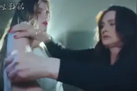 笼中女孩：女孩被母亲要求穿紧身衣，不许跟男性接触，否则一顿打