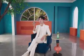 肖战最新六神广告大片来了！【每刻神奇，尽在六神】