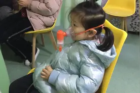 发现小孩在医院做雾化太人性化了！面前还有动画看，孩子不哭不闹视频封面