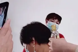 颈部刮痧实录  抹姜油  五道线 风府大椎 天柱风门 风池肩井