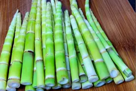 川菜大厨教你泡椒竹笋，酸辣开胃脆爽可口，好吃到根本停不下来视频封面