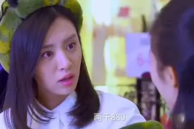 宝妈个和闺女逛街，被看不上，说她的衣服老土，随手包了一件送她视频封面