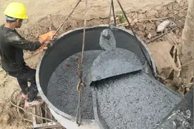 桥梁桩基水下砼灌注施工。视频封面
