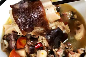 炖腊猪脚还是喜欢贵州这种做法，一口肉一口汤，暖心又暖胃