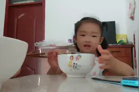 每天都是要哄着吃吃饭视频封面