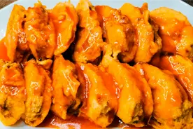 炸茄盒这样的家常做法，实在是太香了，鲜香浓郁，营养又美味。