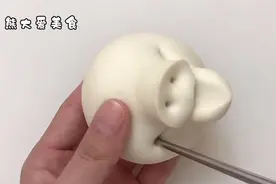 教你用面团做猪头噢，还是两种款式的，愚人节的时候做给女朋友吧视频封面
