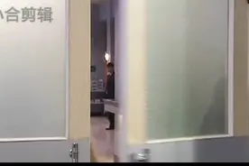小男孩生吞肥皂 医生一招让他变成人工泡泡机 ，爸爸看了，都笑了视频封面