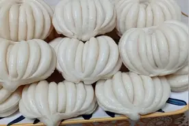 不用一滴油蒸的小花卷儿。简单好做无油健康。两个小技巧。、